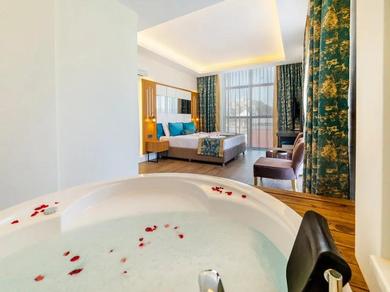 Algora Hotel - Junior Suit