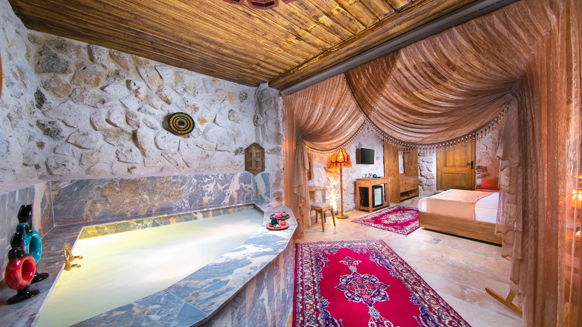 Çavuşin Stone House - Havuzlu Oda