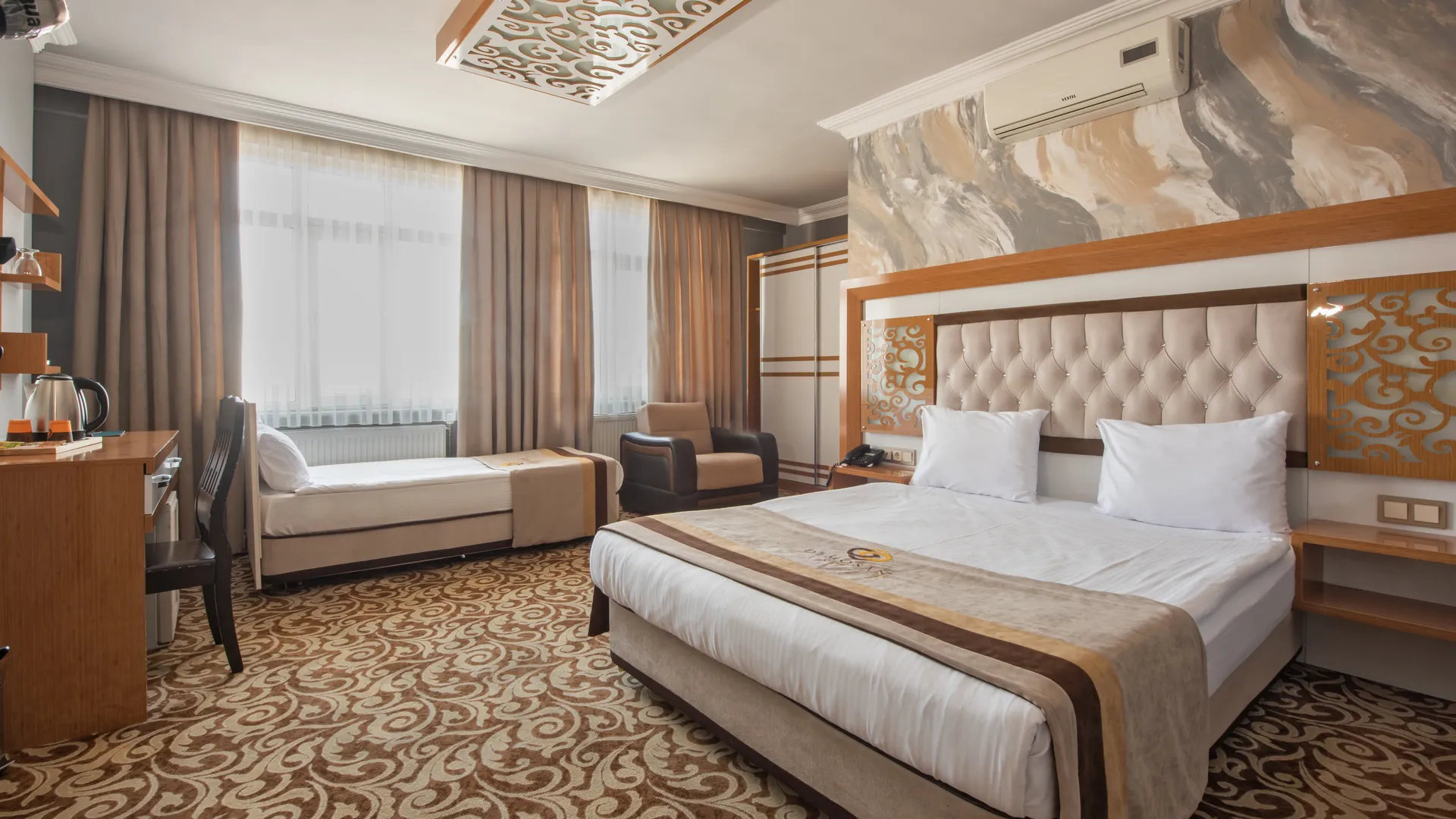 Demosan City Hotel - Corner Oda