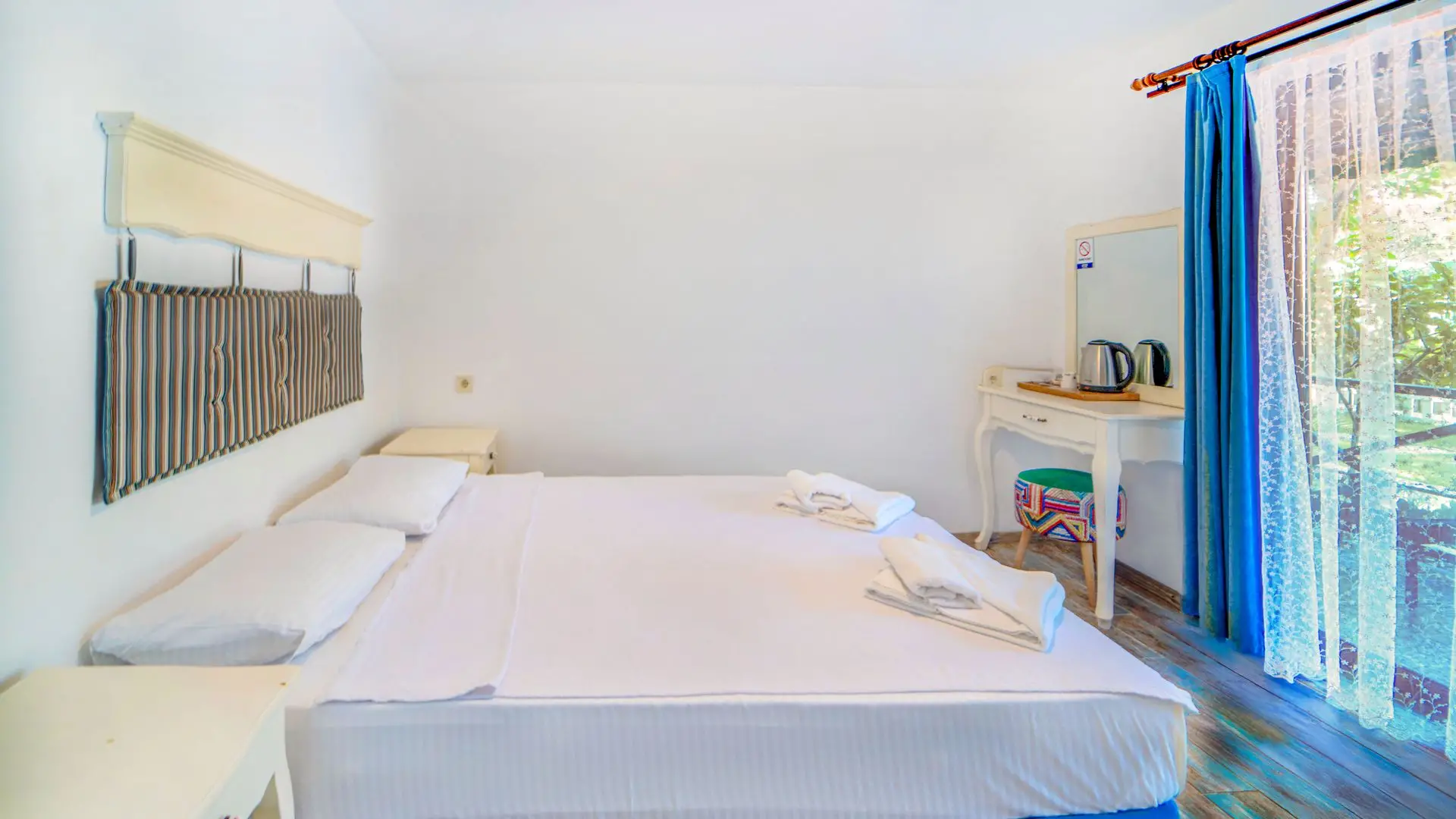 Lagoon Boutique Hotel - Deluxe Sea View