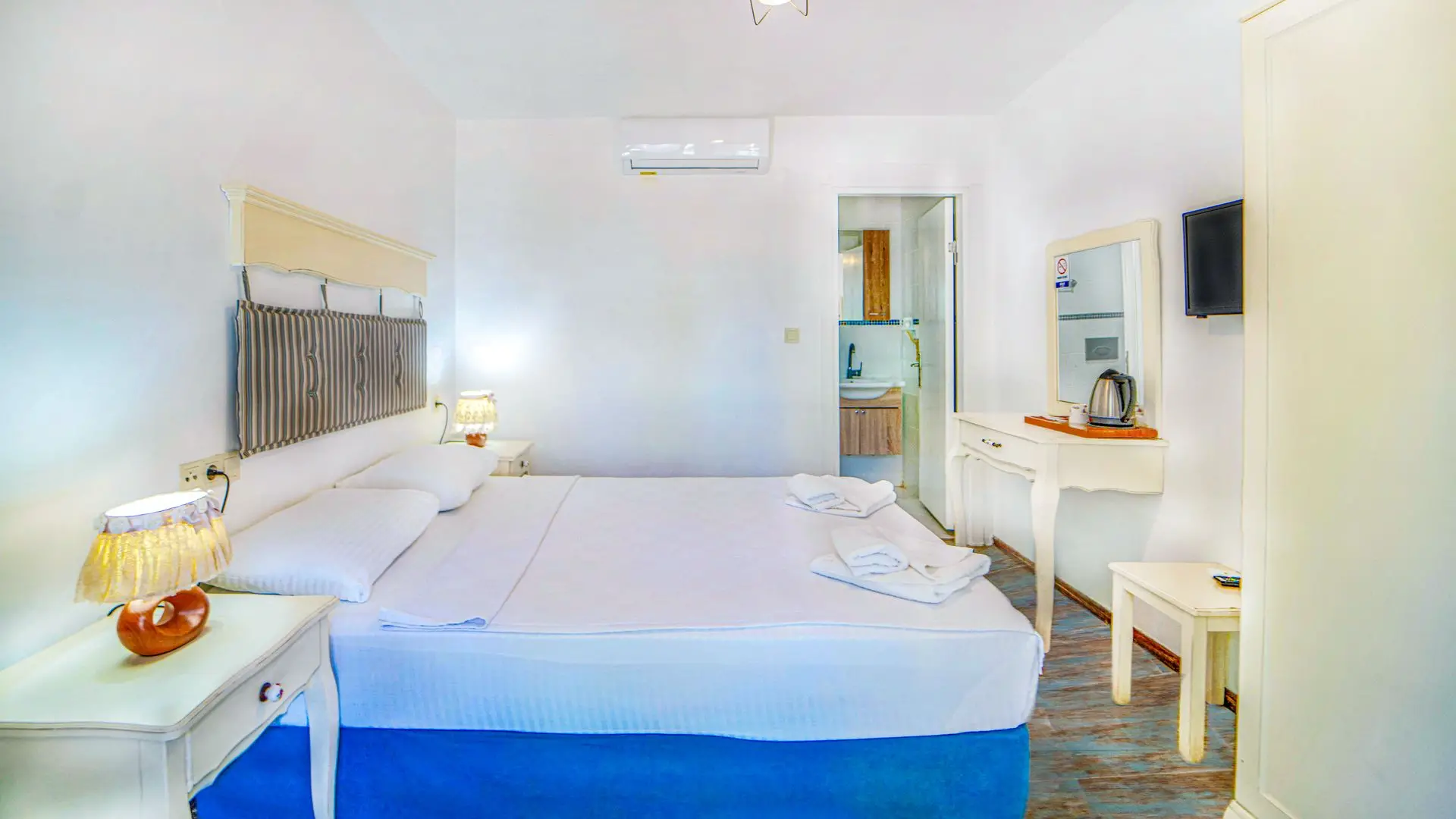 Lagoon Boutique Hotel - Deluxe Sea View