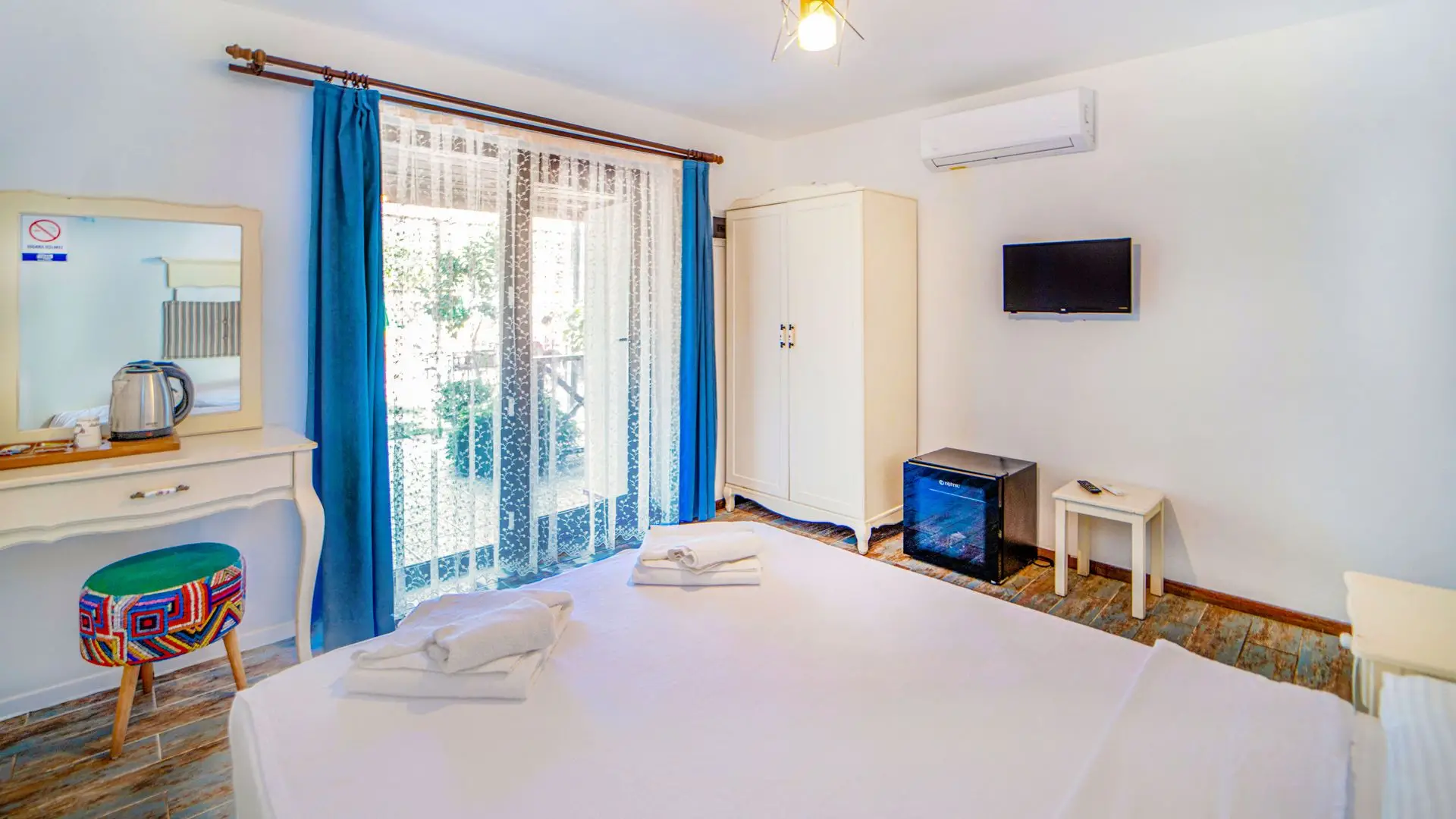 Lagoon Boutique Hotel - Deluxe Sea View