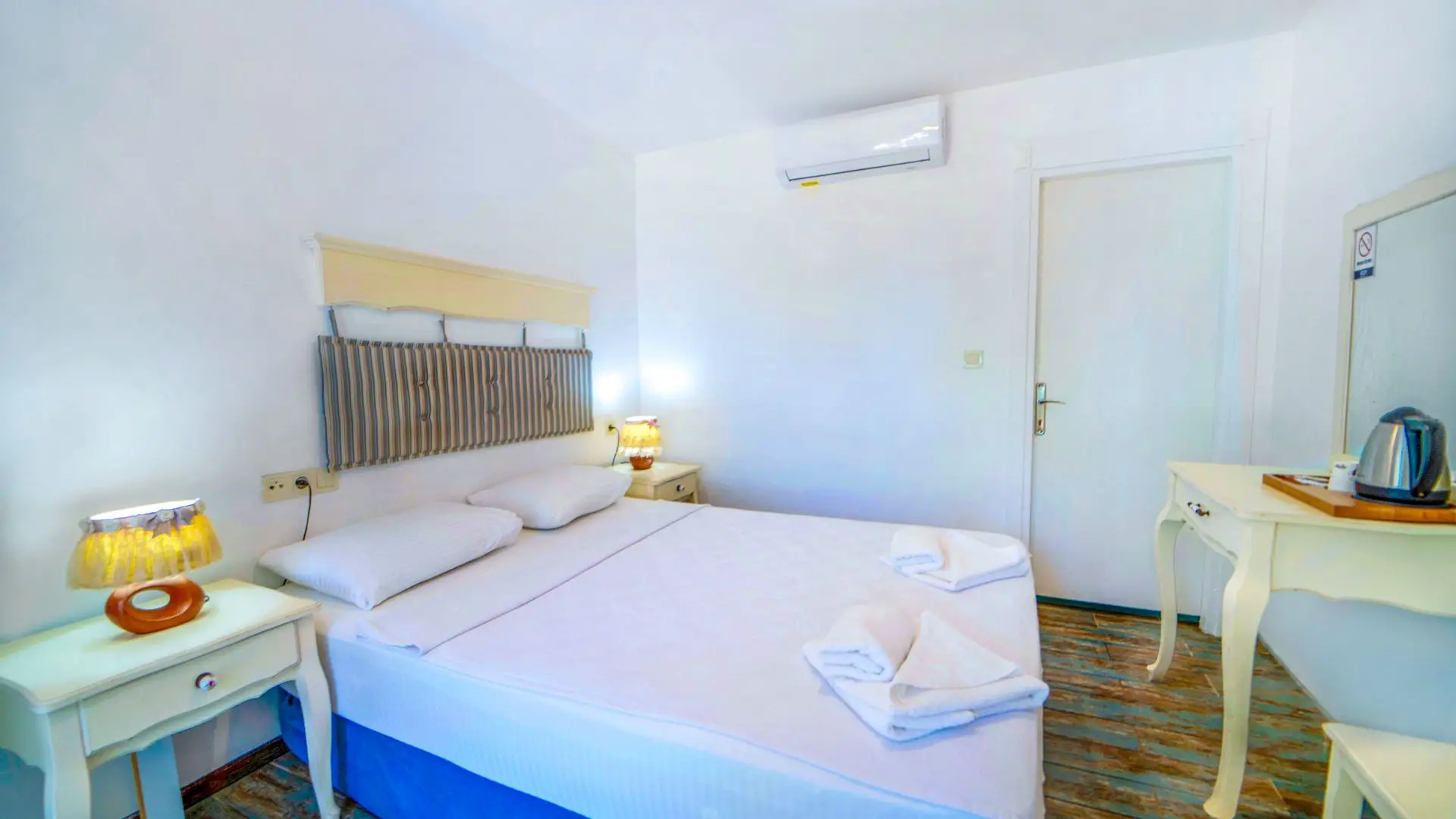 Lagoon Boutique Hotel - Deluxe Sea View