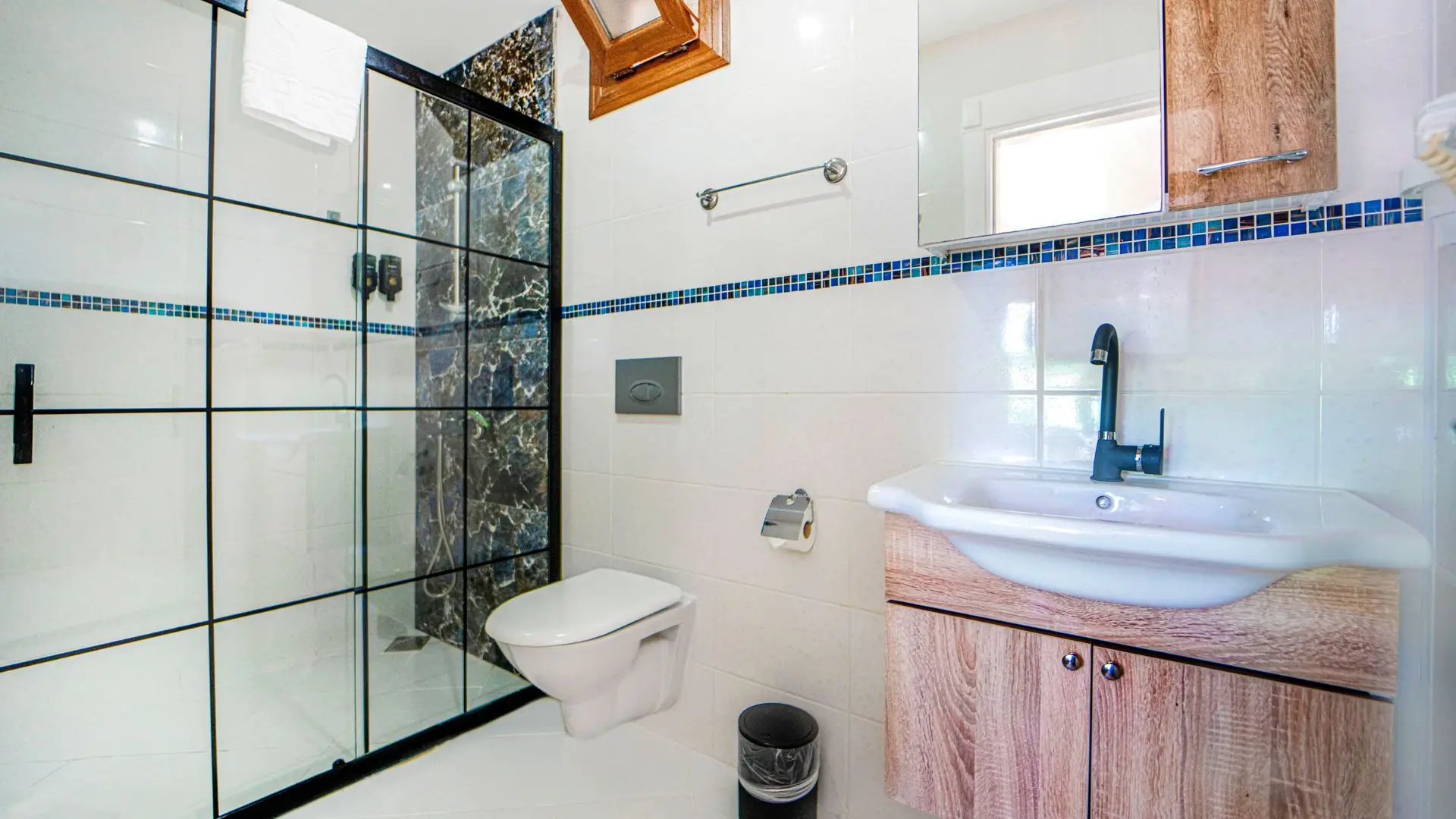 Lagoon Boutique Hotel - Deluxe Sea View