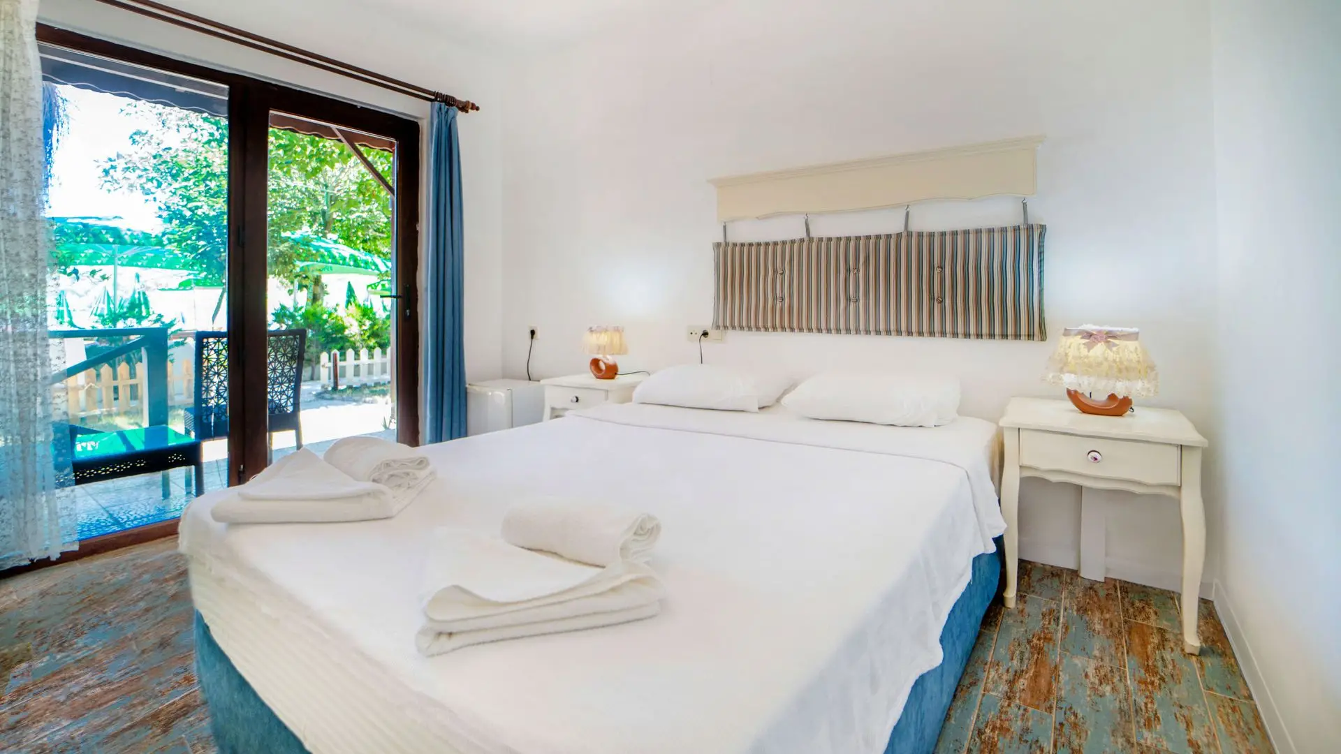 Lagoon Boutique Hotel - Deluxe Sea View