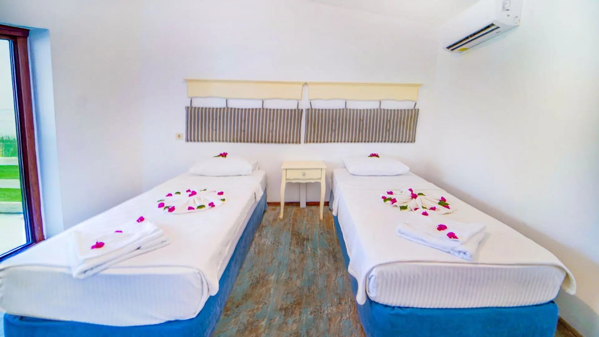 Lagoon Boutique Hotel - Deluxe Twin
